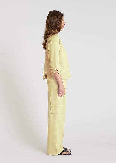 Pull oversize femme jaune, poignets fendus en bord-côte, coupe décontractée - Vue de profil Balisier
