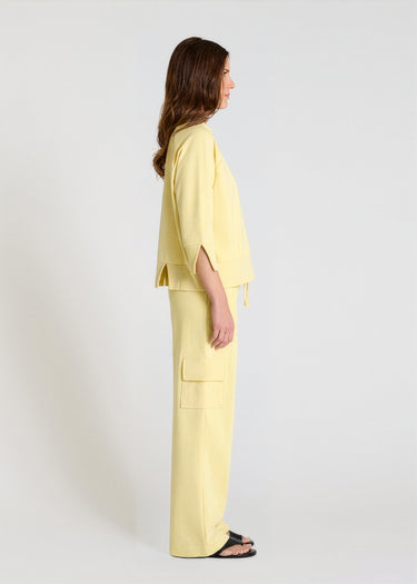 Pull oversize femme jaune, poignets fendus en bord-côte, coupe décontractée - Vue de profil Balisier
