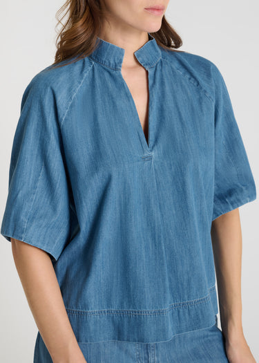 Chemise jean femme coton indigo, blouse denim coupe droite fluide, style contemporain - Vue latérale - Blouse Begonia
