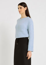 Pull bleu ciel femme baby alpaga Ben – encolure ronde, poche poitrine côtelée, maille douce et chaleureuse
