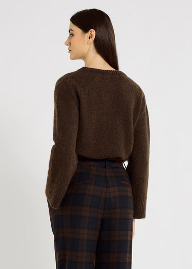 Pull femme baby alpaga marron chocolat Ben – coupe droite courte, tenue chic pour femme au quotidien
