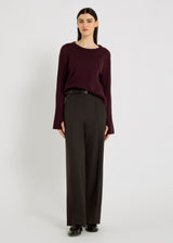 Pull bordeaux femme laine mérinos Blaise – encolure ronde, côtes texturées, trou pour le pouce

