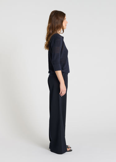 Pull Bloom bleu nuit porté pull polo femme coton bio ajouré léger mi-saison
