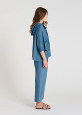 Chemise en jean femme bleu indigo capuche ajustable tombé fluide dos
