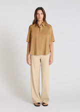 Chemise femme marron havane satin de coton, manches courtes, patte cachée boutons nacre - Capucine
