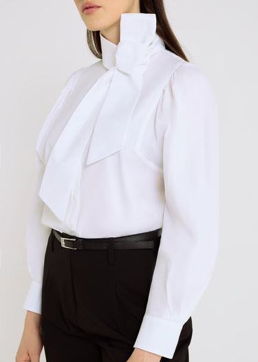Chemise blanche femme chic Charlotte – col mao, lavallière amovible, manches bouffantes, boutons nacre, tenue élégante
