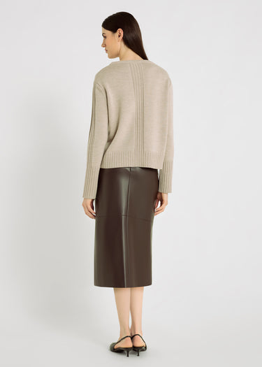 Jupe simili cuir marron chocolat femme Colette – ligne crayon longue, découpes placées, silhouette élégante

