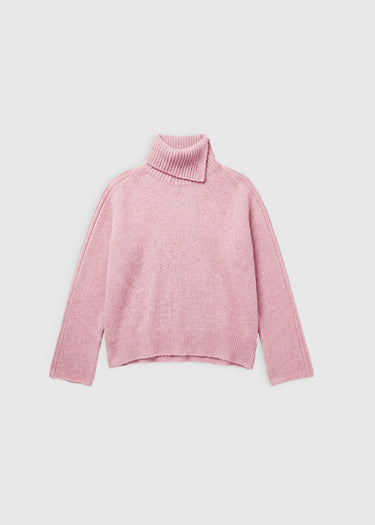 Pull femme rose baby alpaga Dante – volume enveloppant, col roulé fendu côté gauche, chemise femme rose
