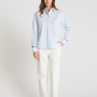 Chemise bleu ciel femme Dahlia popeline coton col structuré boutons nacre poignets fendus
