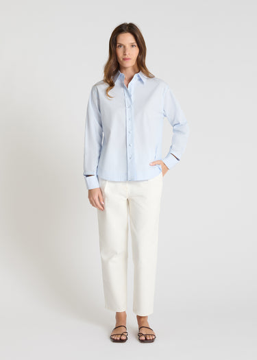Chemise bleu ciel femme Dahlia popeline coton col structuré boutons nacre poignets fendus
