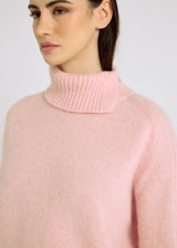 Pull rose femme Dante – baby alpaga col roulé fendu, manches évasées côtelées, pull merinos femme tendance
