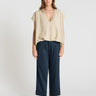 Sweat femme beige sable manches courtes col V, coupe ample molleton – Edelweiss
