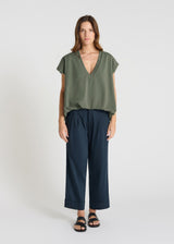 Sweat femme vert kaki manches courtes col V bord-côte, coupe ample molleton – Edelweiss
