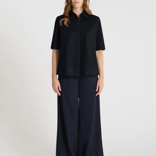 Détail chemisier noir femme, empiècement plissé dos, boutons nacre - Vue arrière rapprochée Fleurette
