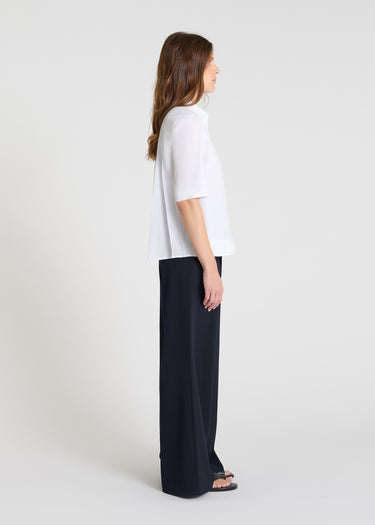 Chemise Fleurette blanc optique portée chemise blanche femme manche courte coupe boîte courte
