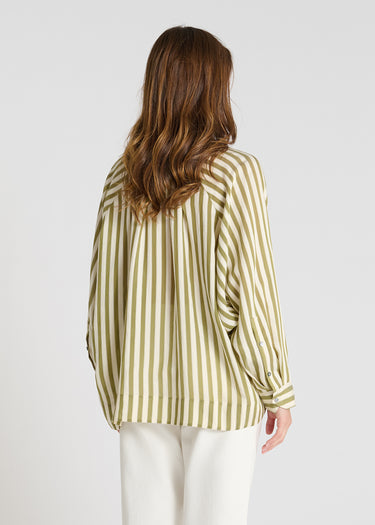 Détail chemise Flore vert kaki rayée voile coton boutons nacre patte boutonnage
