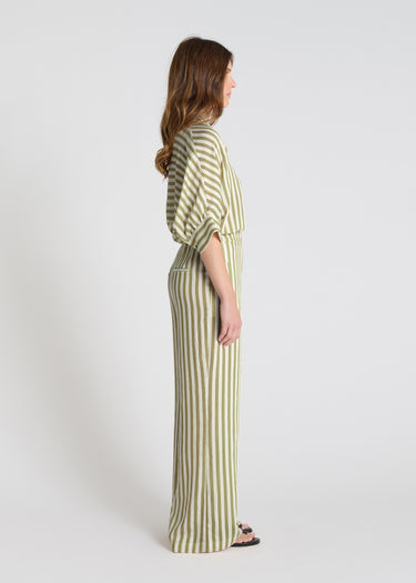 Pantalon large femme kaki Genepi – voile léger rayé, jambe évasée, bouton nacre, coupe chic
