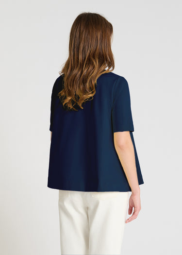 Pull sans manche femme molleton bleu nuit, vue de dos, volume évasé, allure décontractée et légère
