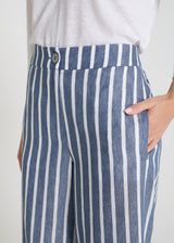 Détail pantalon Hibiscus bleu indigo rayures verticales poches passepoilées braguette zip
