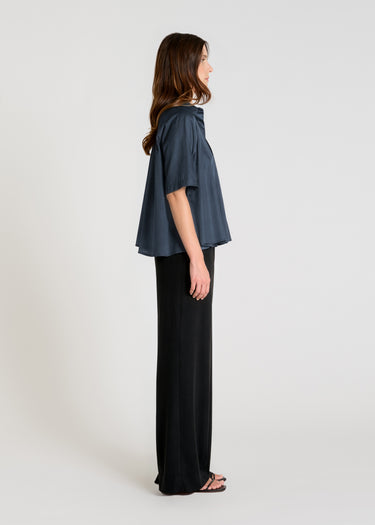 Chemisier femme bleu marine rayé, voile de coton, col chemise, bas évasé, style chic et contemporain – Hortensia