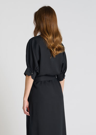 Vue arrière robe Hoya noir Tencel tombé fluide naturel coupe droite structurée
