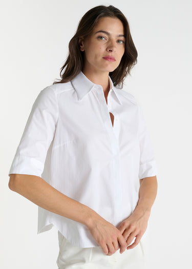 Détail chemise blanche Isabella, boutons nacre naturelle, popeline de coton premium, finitions soignées pour femme chic
