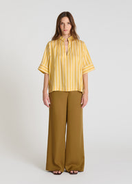 Blouse Jacinthe jaune rayée, chemisier femme chic en Tencel avec col V et manches courtes, vue de face
