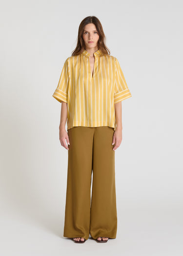 Blouse Jacinthe jaune rayée, chemisier femme chic en Tencel avec col V et manches courtes, vue de face
