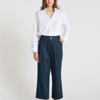 Pantalon tailleur femme Jasmin bleu marine satin coton jambe large plis devant poches italiennes
