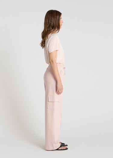 Pantalon femme rose molleton Jivoe – silhouette décontractée chic, base droite, look stylé
