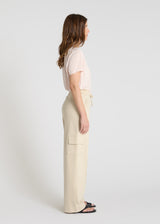 Détail jogging Jivo beige dune molleton taille élastiquée lien ajustable poche fonctionnelle
