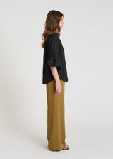 Chemisier Jonquille noir en voile brodé, blouse femme chic avec broderies ton sur ton et coupe droite, vue de profil
