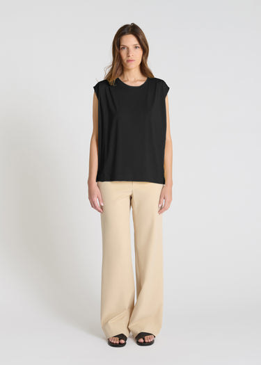 Débardeur noir femme Krishn en jersey coton lyocell, vue de face, sans manches avec encolure ronde épurée
