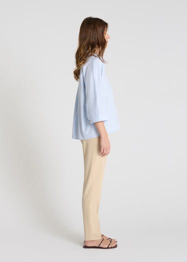 Chemise Lilan bleu ciel portée chemise femme bleu ciel coton volume court évasé fluide
