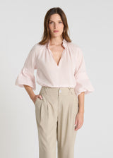 Détail pantalon Lilian beige sable rayures lin passants croisés braguette zip bouton nacre
