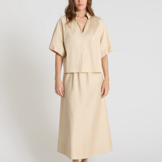 Blouse Lis craie en satin de coton, chemisier femme chic avec col haut, encolure V et manches ballon, vue de face
