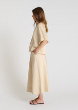 Chemisier Lis craie volume boîte, blouse femme chic et original en satin de coton avec emmanchures raglan, vue de profil
