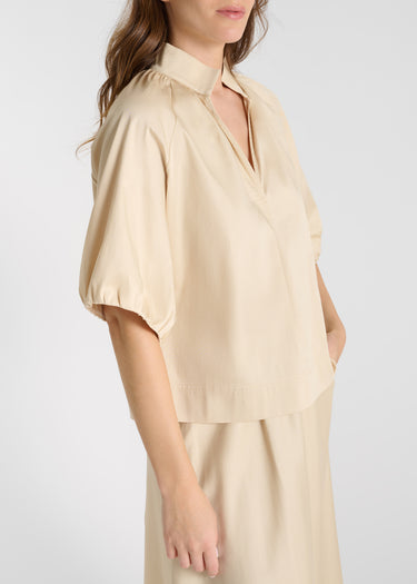 Top Lis craie en satin de coton, chemisier femme chic structuré avec volume boîte et détails plissés aux manches
