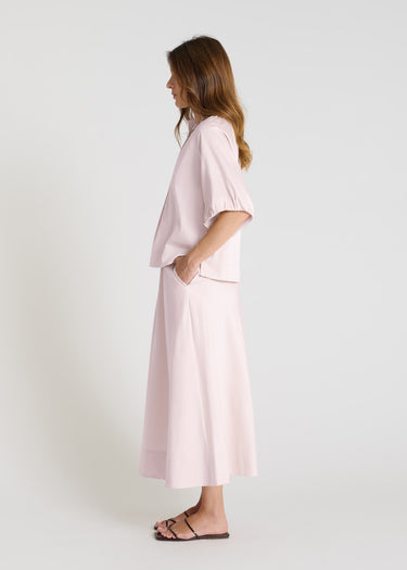 Chemisier rose col haut encolure V, emmanchures raglan, blouse femme élégante en coton satiné premium