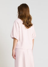 Top rose satin de coton détail manches courtes ballon avec plis, blouse femme chic tendance coupe structurée
