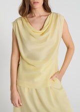 Débardeur femme jaune Tencel col bénitier drapé devant fluide
