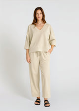 Sweat femme oversize col V molleton beige sable – pull sans manche manches coude bord-côte
