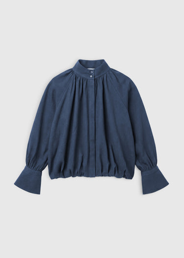 Chemise Madeleine bleu indigo – viscose, volume boule, col officier, fronces, poignets évasés boutons
