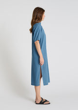 Robe Myrte bleu indigo portée robe jean femme droite denim léger ceinture taille
