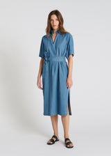 Détail robe Myrte bleu indigo jean coton manches ballon col montant ouvert poches latérales
