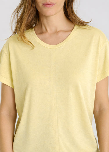 Détail découpes structurantes blouse manche courte femme jersey coton jaune doux Narcosn
