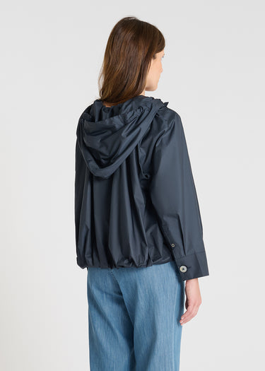 Détail blouson Noiron bleu marine veste femme chic poignets boutonnés coupe fluide
