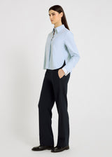 Pantalon Oliver bleu nuit, détail taille – liens à nouer et élastique, coupe droite large
