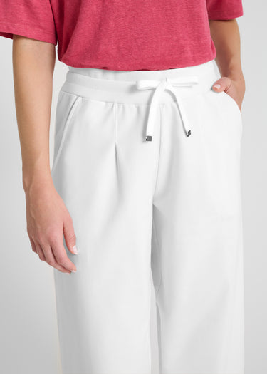 Jogging blanc femme coupe carotte - Pantalon molleton Palamede avec poches italiennes, détail poche dos passepoilée
