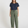 Pantalon femme vert kaki coupe carotte molleton, ceinture élastique liens ajustables – Palamede
